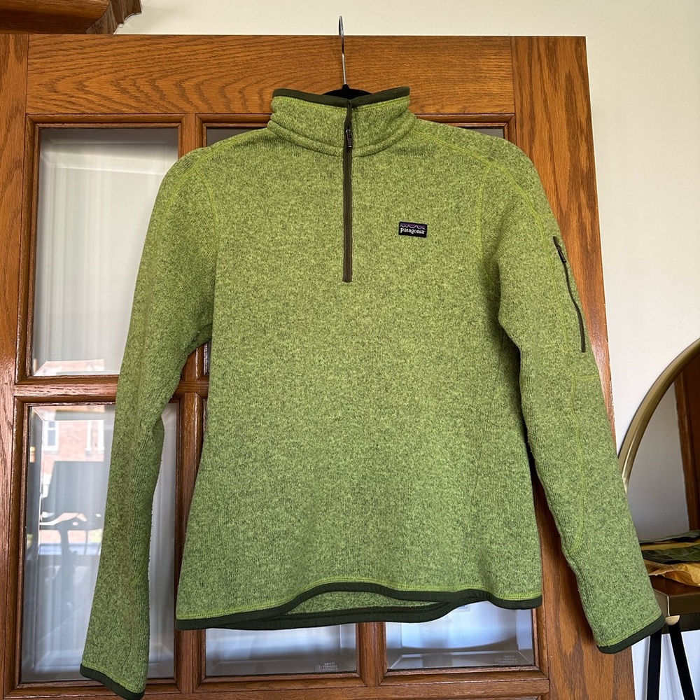 Patagonia women’s size small better sweater pullover quarter zip in light green.